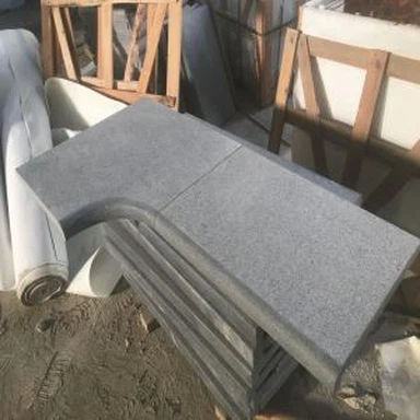 G 654 Αντιμετώπιση πισίνας από σκούρο γρανίτη
